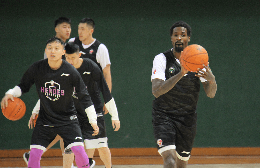 山东男篮内部会议纪要流出——转会期战术微调，德甲使命明确，更衣室氛围转暖的简单介绍