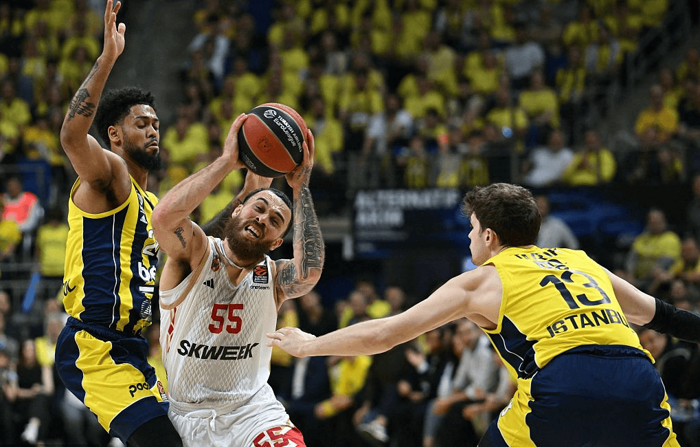 开云体育官网-夏洛特黄蜂训练开放日，加时末段战术微调引欢呼，CBA常规赛在即，控场能力受关注的简单介绍