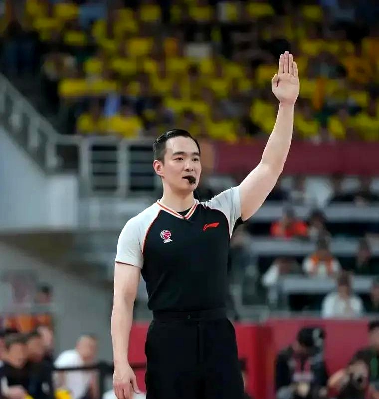 开云-包含CBA常规赛关键时刻走向成谜，洛杉矶快船队长鼓劲，质疑声仍在，纪律约束更严格的词条