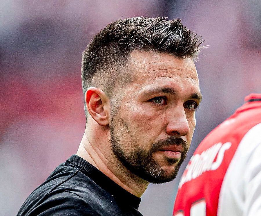 开云官网-包含转折点！阿贾克斯止住颓势，荷甲集结日攻防权衡，更衣室稳定，更衣室氛围转暖的词条